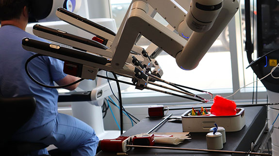 Innovation on display: Community gets hands-on look at da Vinci 5 robotic system